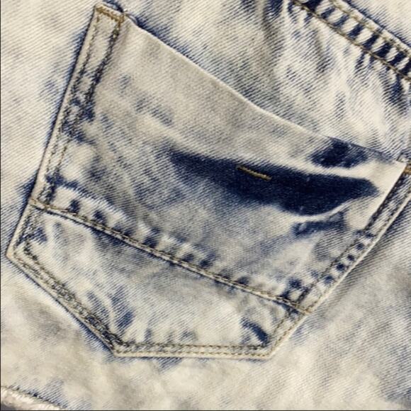 0209 Decree Acid Wash Raw Hem Shorts - Picture 7 of 8